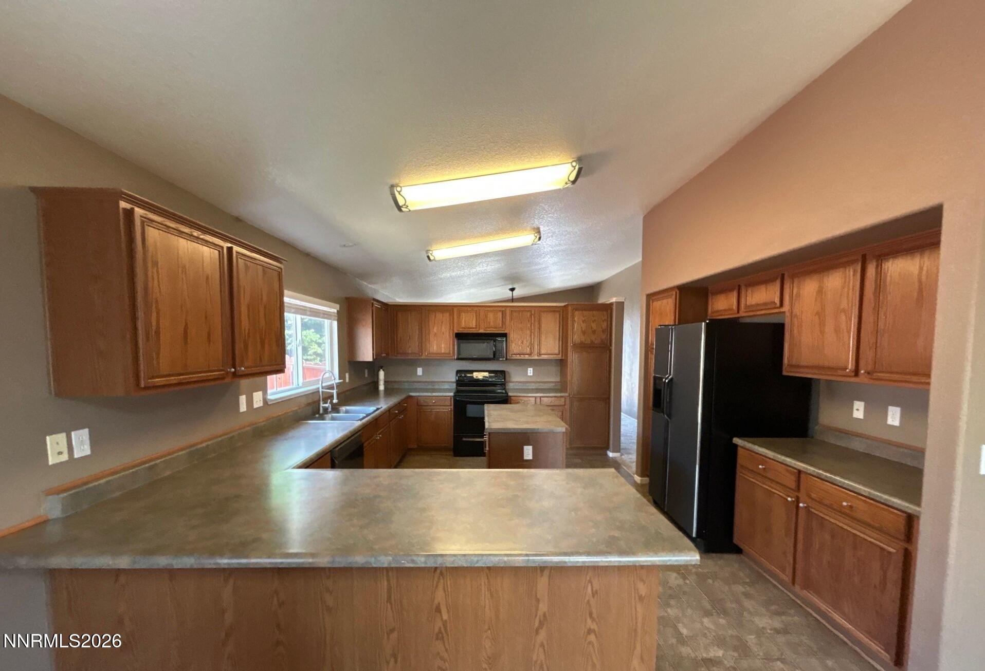 17481 Crystal Canyon Boulevard Reno, NV 89508 - Photo 4 of 15 82-May 09 2025 01_46pm-DZoq
