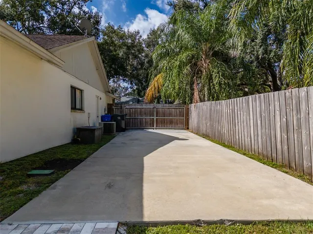 $525,000 | 222 Halton Circle, Seffner, FL 33584