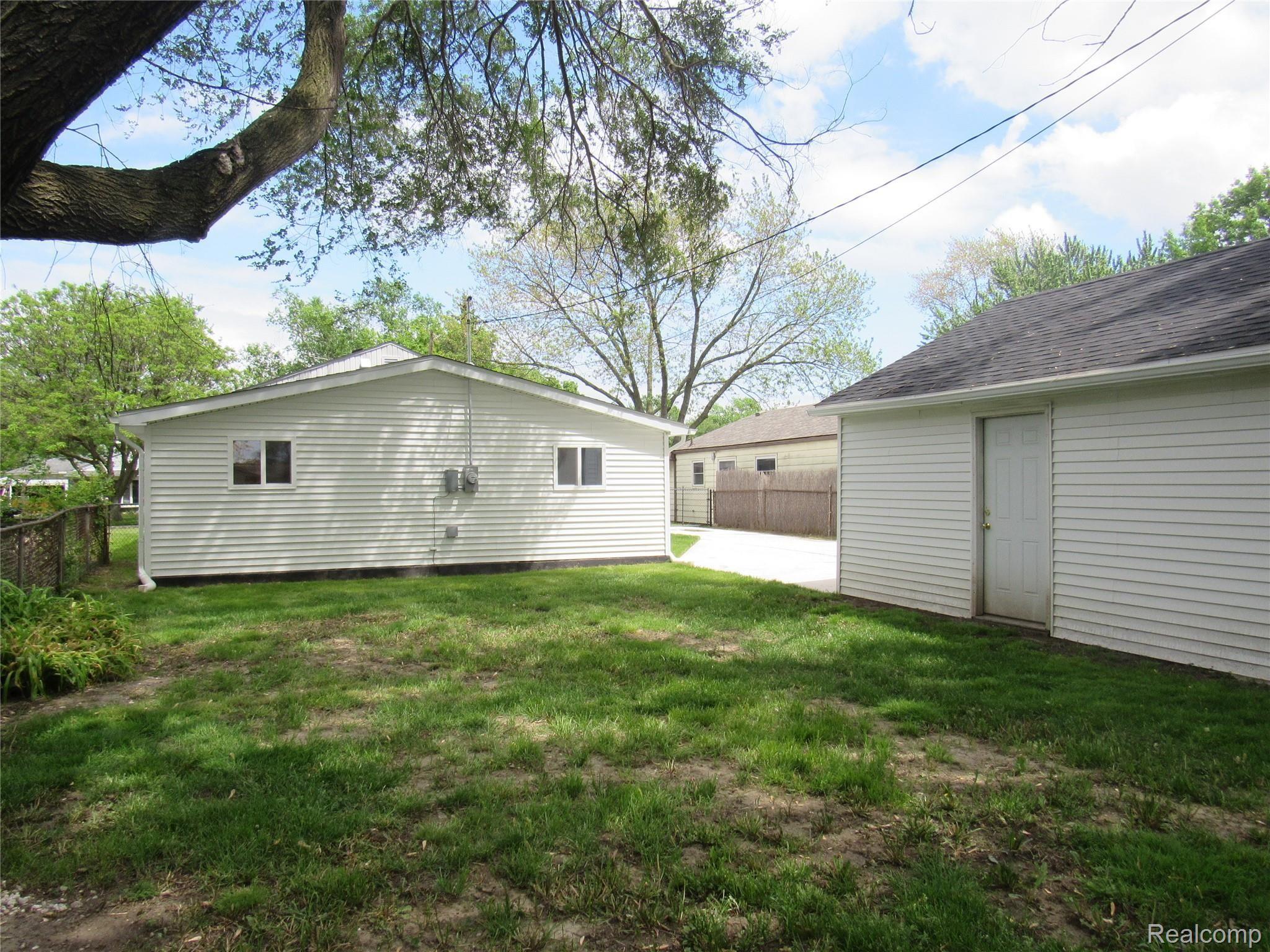 6764 Harding Street Taylor, MI 48180 - Photo 29 of 37 Large yard!!