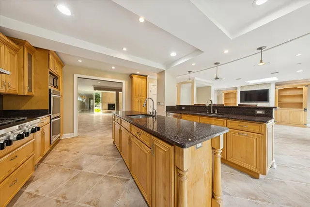 $650,000 | 1136 Barneswood Drive, Downers Grove, IL 60515