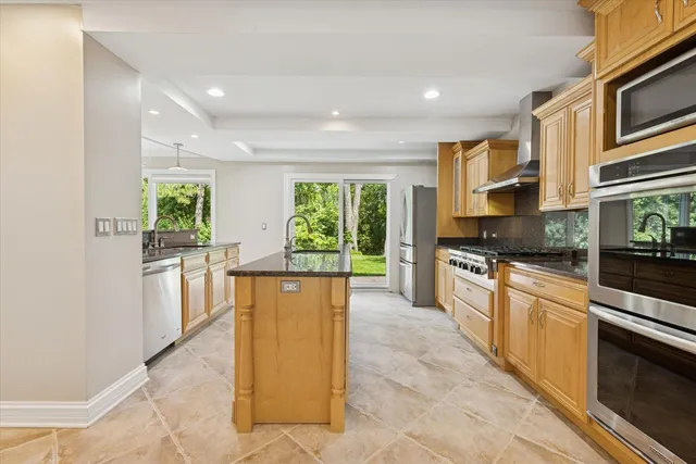 $650,000 | 1136 Barneswood Drive, Downers Grove, IL 60515