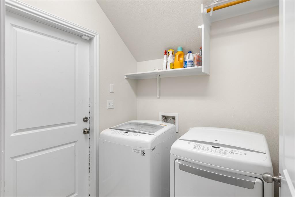 3560 Pauling Loop Round Rock, TX 78665 - Photo 24 of 28 Laundry area with independent washer and dryer