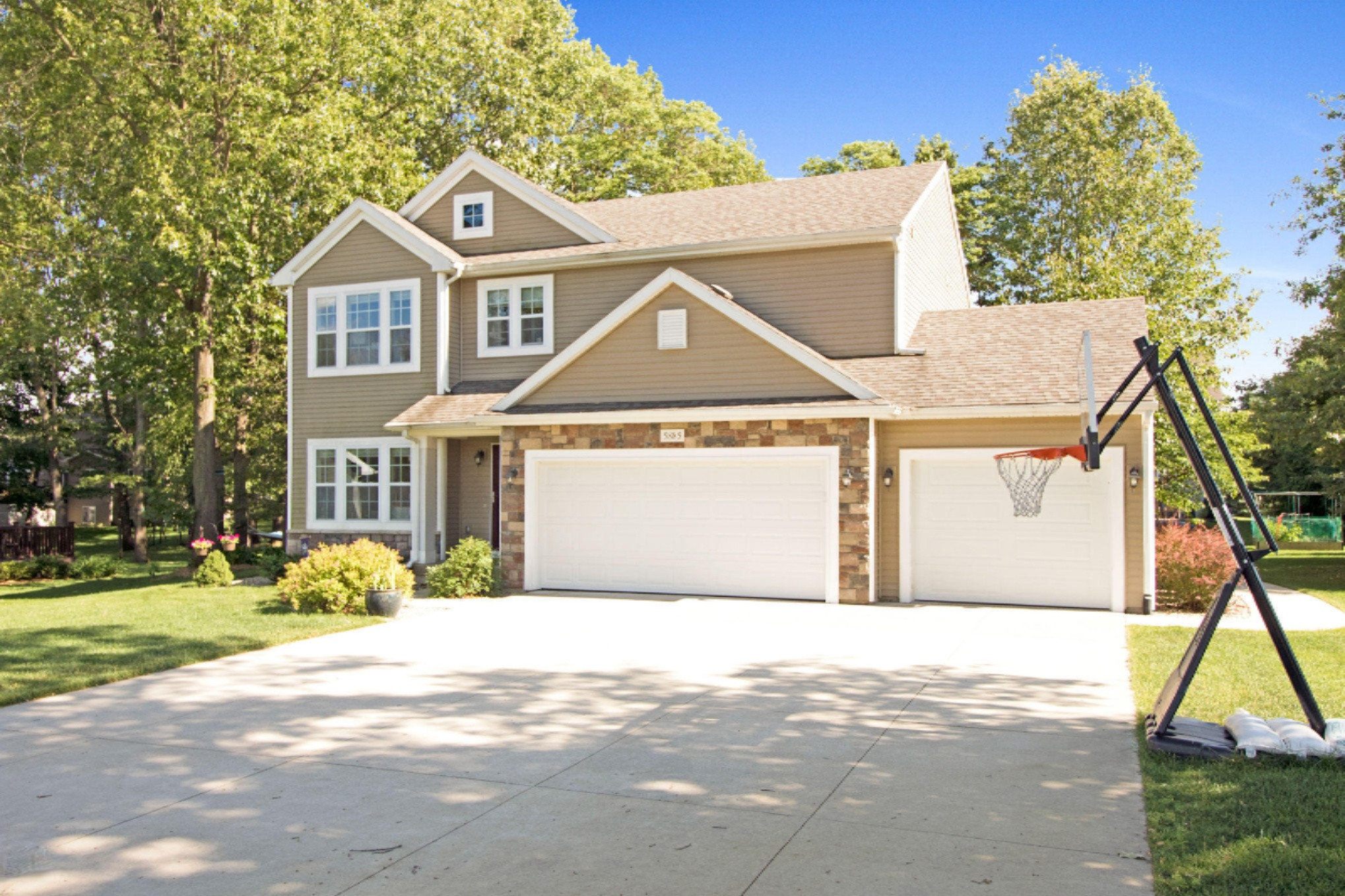 5885 Waters Ridge Court Kalamazoo, MI 49009 - Photo 2 of 40 7DII8614
