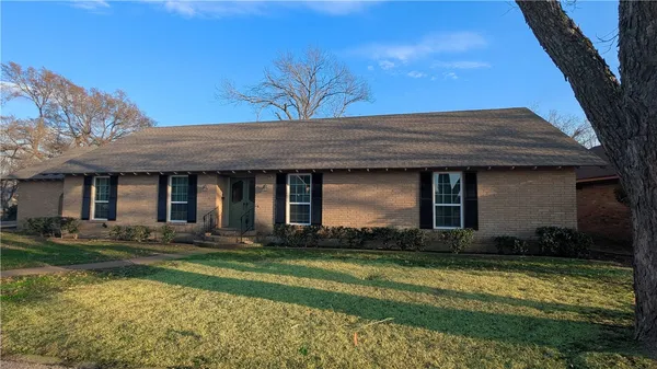 $375,000 | 1122 West 6th Street, McGregor, TX 76657