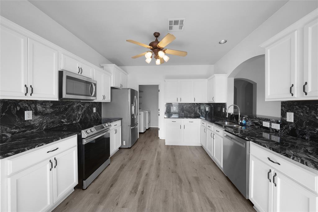 317 Sheridan Road Oak Point, TX 75068 - Photo 7 of 40 Gallery Image 7