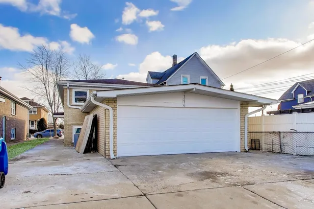 $3,000 | 1216 North 20th Avenue, Unit 1, Melrose Park, IL 60160
