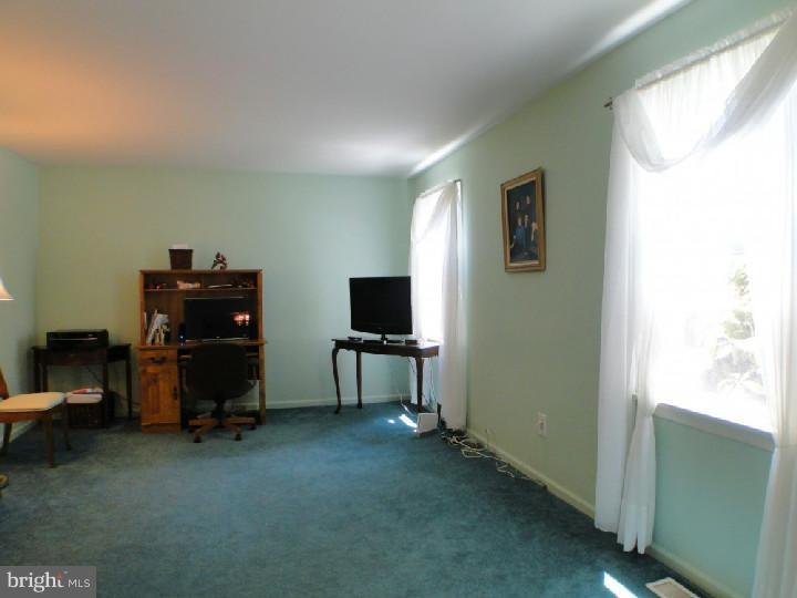 747 West Rolling Road Springfield, PA 19064 - Photo 13 of 25 Family Room