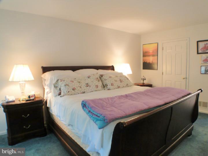 747 West Rolling Road Springfield, PA 19064 - Photo 14 of 25 Family Room