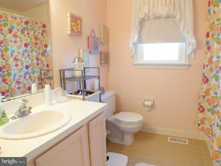 747 West Rolling Road Springfield, PA 19064 - Photo 19 of 25 Kitchen