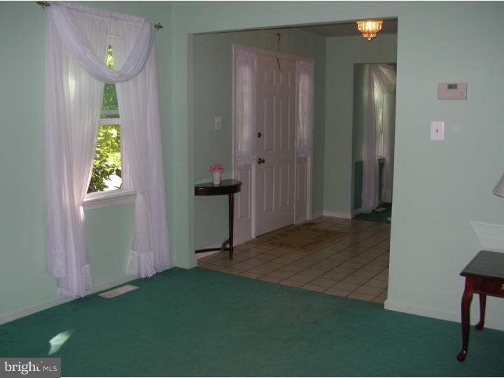 747 West Rolling Road Springfield, PA 19064 - Photo 3 of 25 Foyer