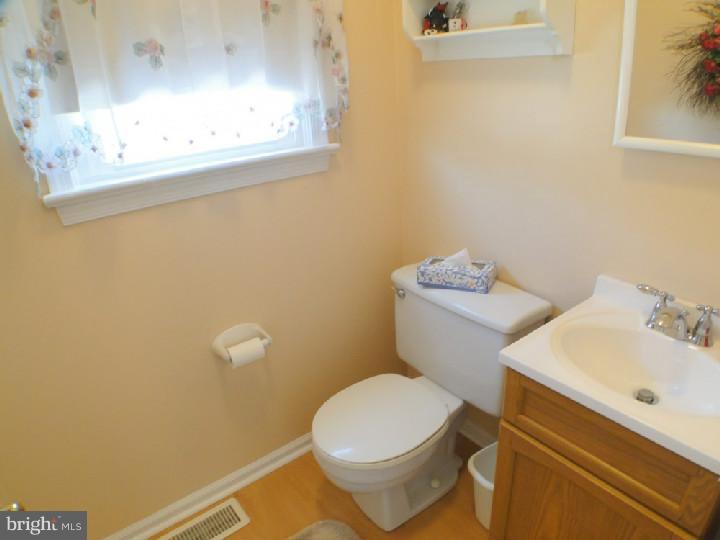 747 West Rolling Road Springfield, PA 19064 - Photo 10 of 25 Deck