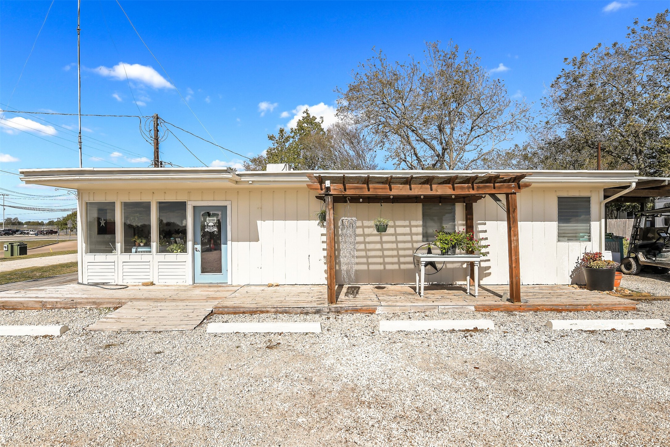 511 West Main Street Weimar, TX 78962 - Photo 2 of 30 a front view of a house with a yard