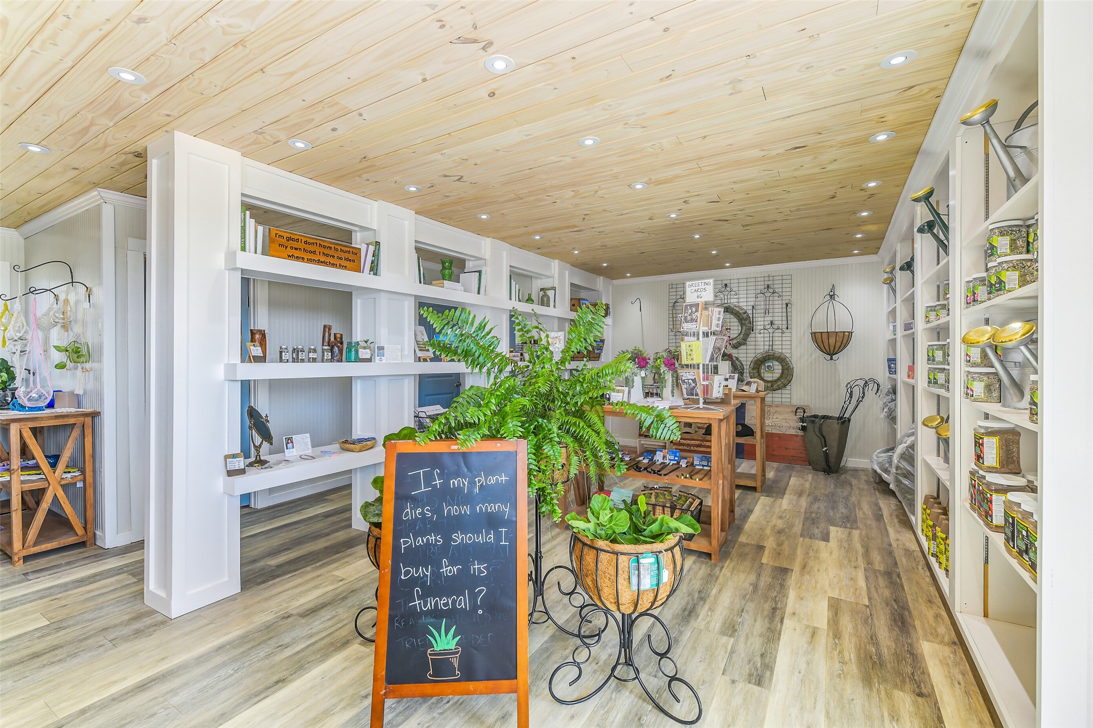 511 West Main Street Weimar, TX 78962 - Photo 4 of 30 a living room with furniture and a potted plant