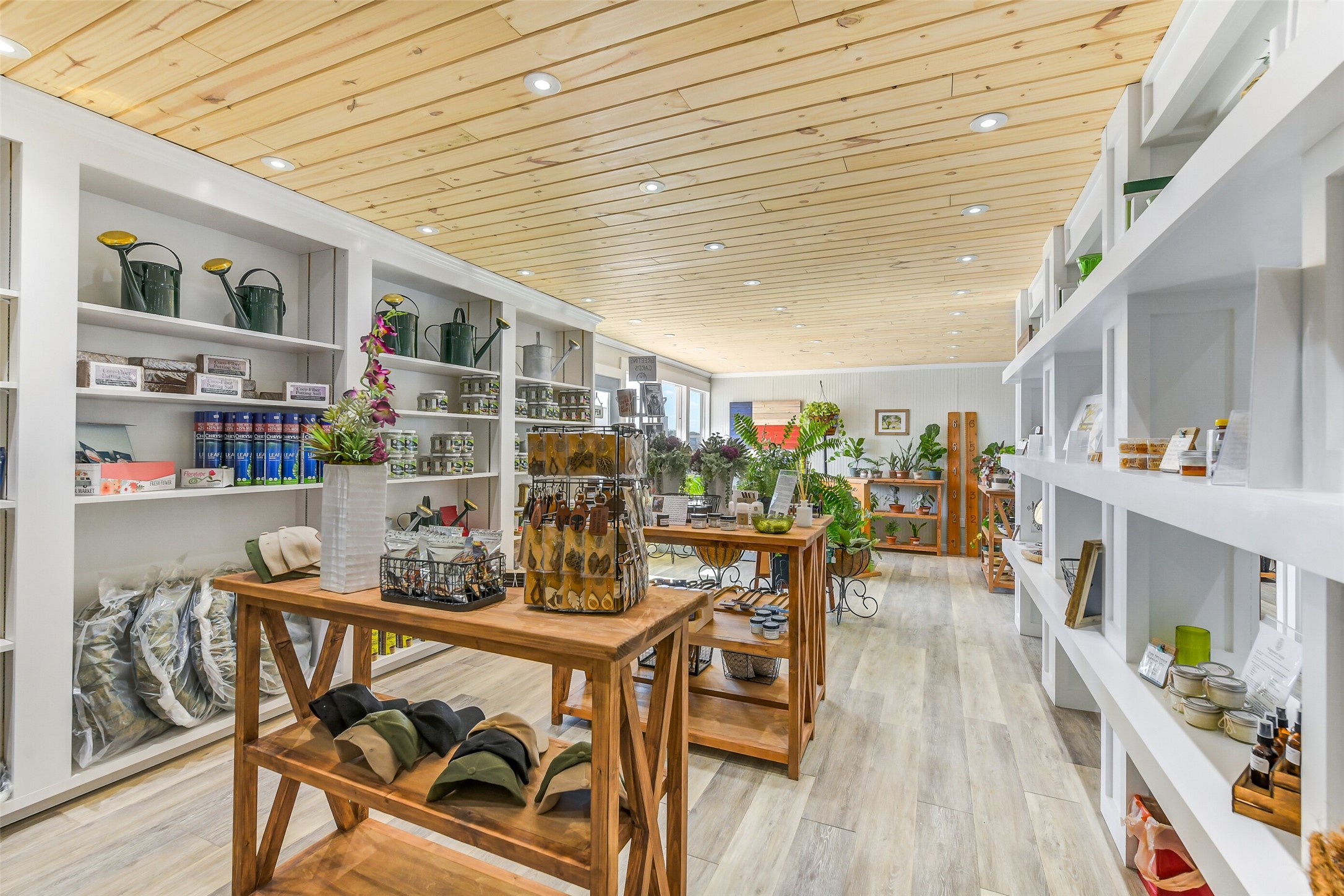 511 West Main Street Weimar, TX 78962 - Photo 5 of 30 a dining room with furniture and wooden floor