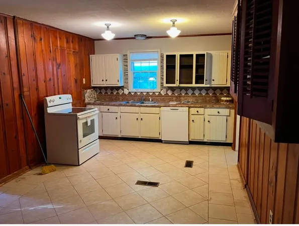 $1,300 | 779 Indian Drive, Memphis, TN 38122