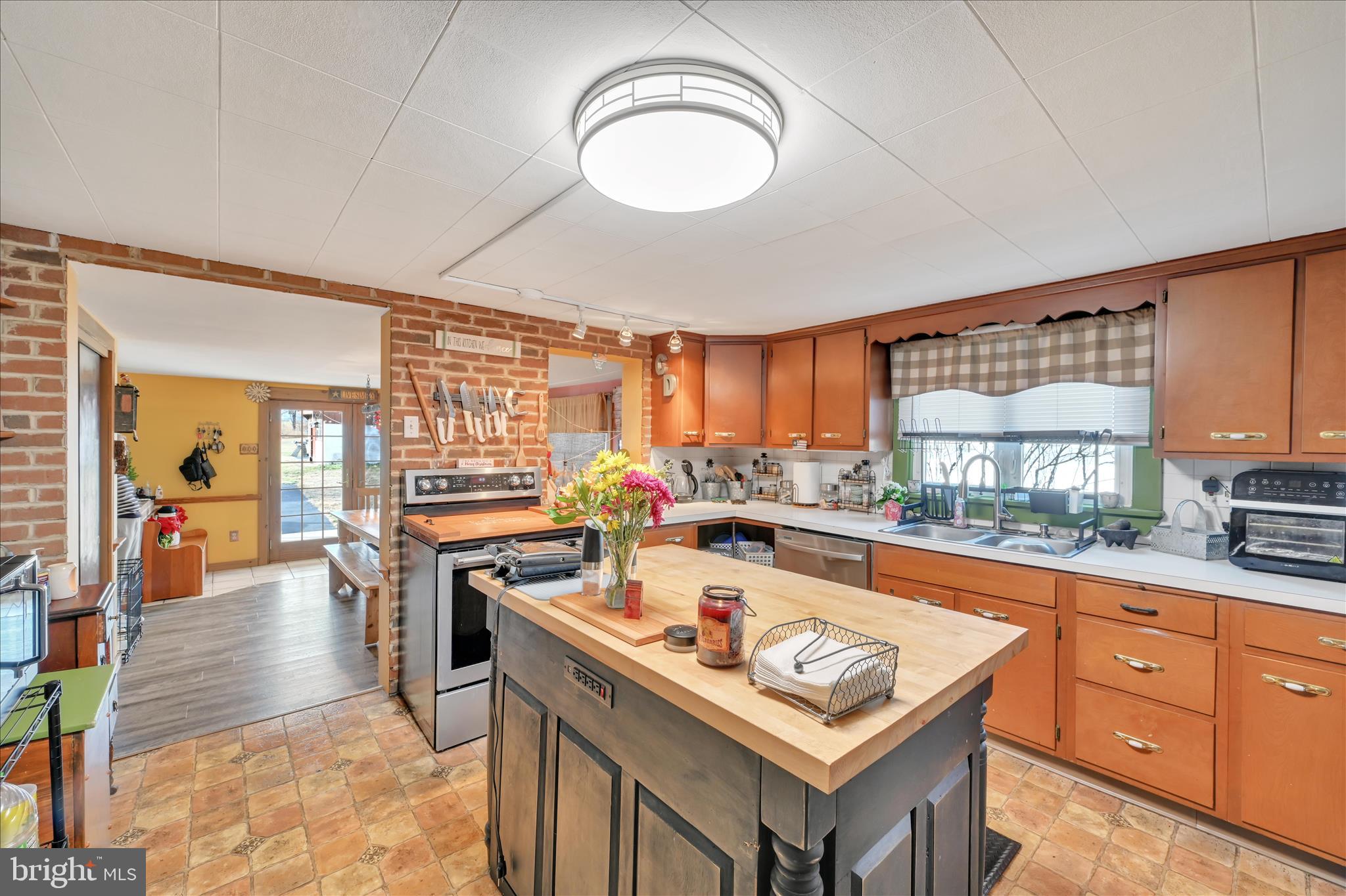 529 Englesville Road Boyertown, PA 19512 - Photo 13 of 35 Kitchen
