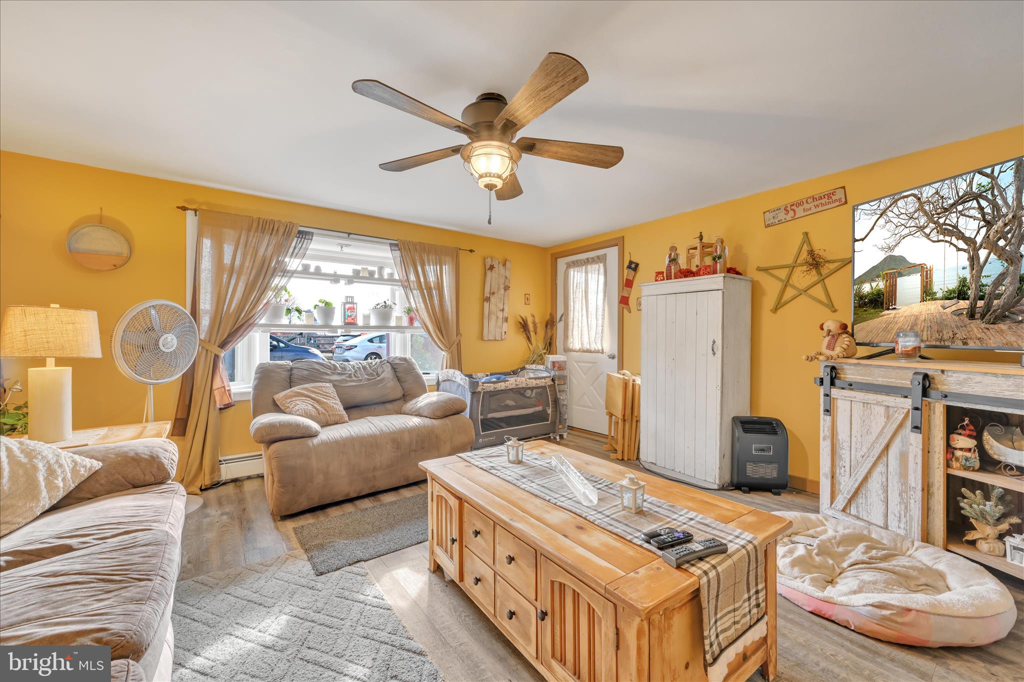 529 Englesville Road Boyertown, PA 19512 - Photo 9 of 35 Living Area