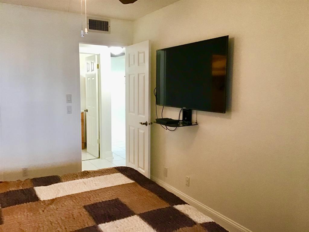 2038 Exeter C, Unit 2038 Boca Raton, FL 33434 - Photo 19 of 37 a view of bathroom