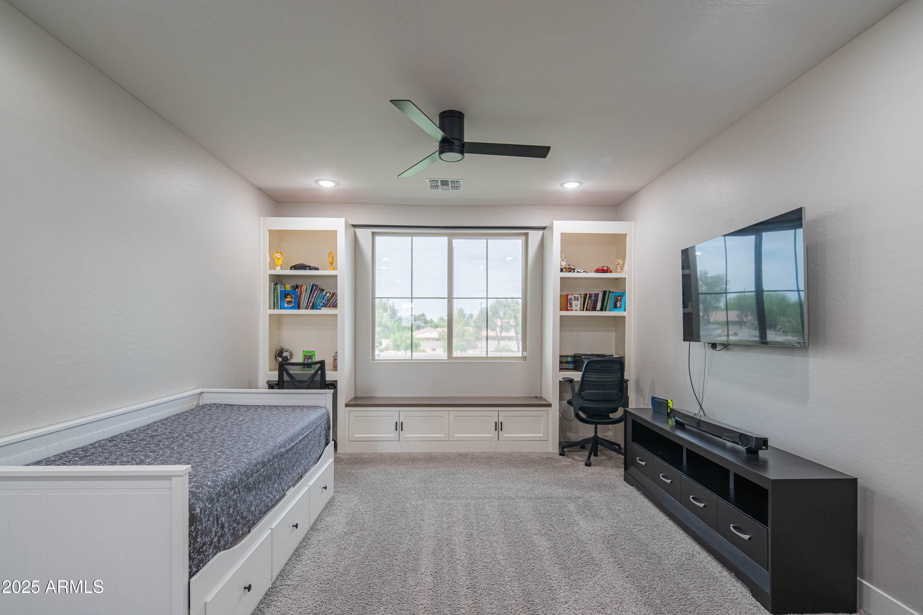 5232 South Cobblestone Street Gilbert, AZ 85298 - Photo 30 of 71 a spacious bedroom with a bed and a window