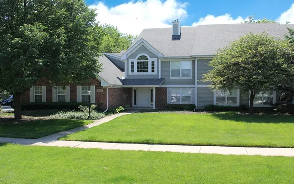 $2,200 | 5S530 Paxton Drive, Unit A, Naperville, IL 60563