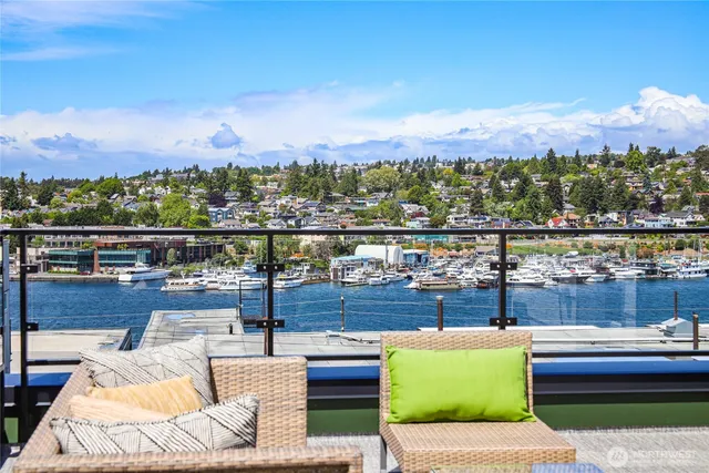 $854,950 | 2817 Franklin Avenue East, Unit B, Seattle, WA 98102