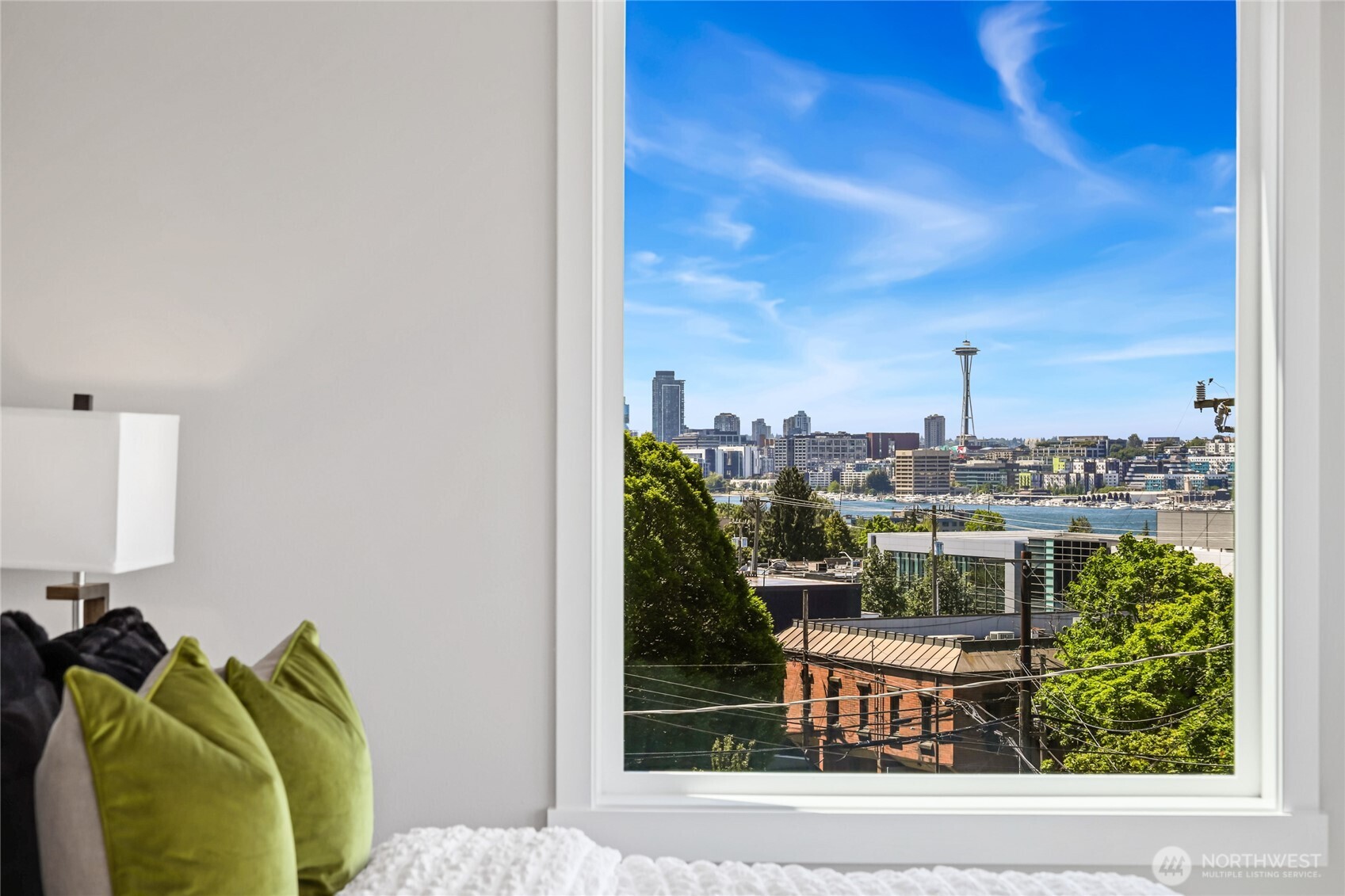 2817 Franklin Avenue East, Unit B Seattle, WA 98102 - Photo 12 of 24 a view of balcony with furniture