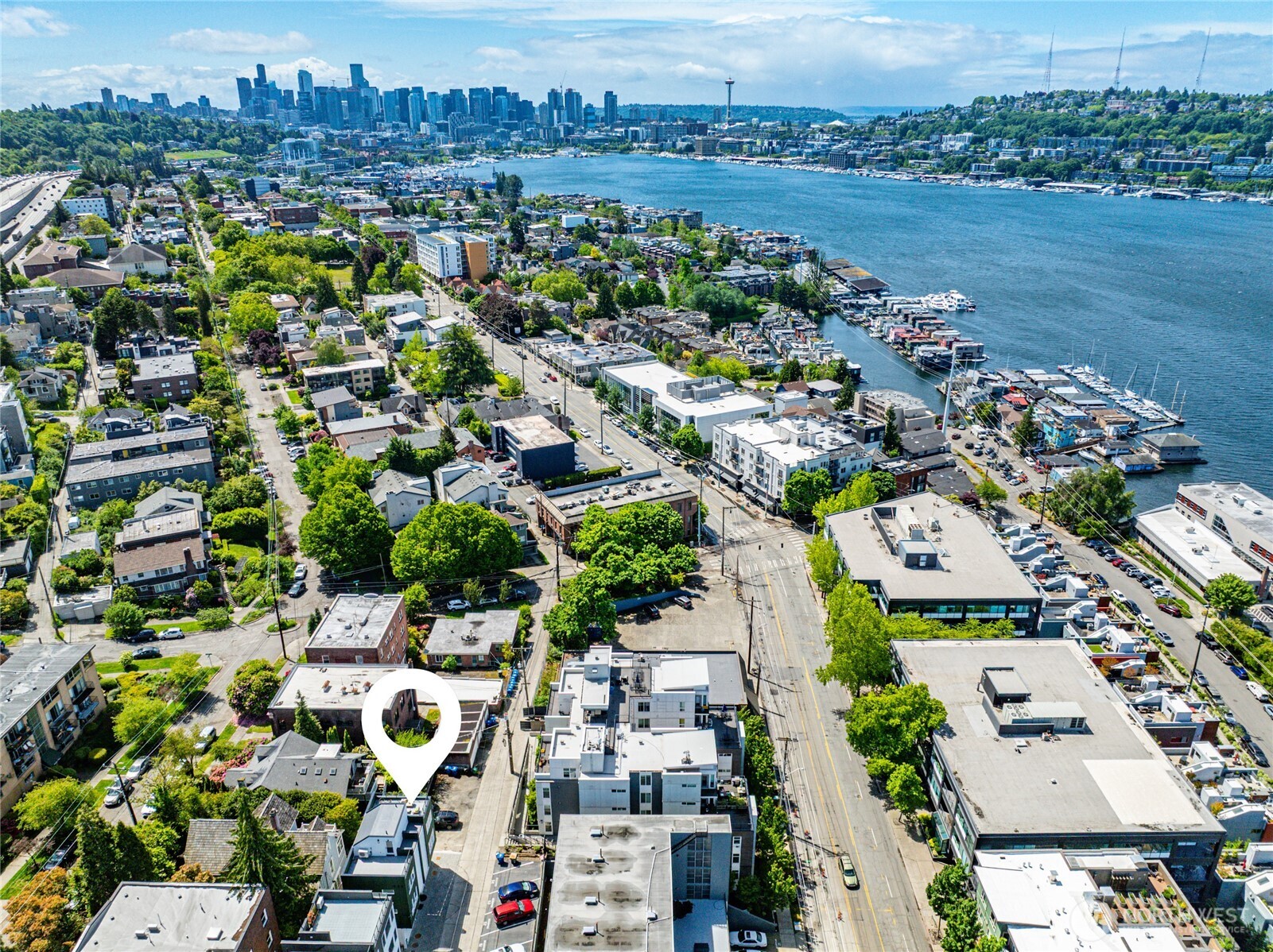 2817 Franklin Avenue East, Unit B Seattle, WA 98102 - Photo 20 of 24 an aerial view of multiple house