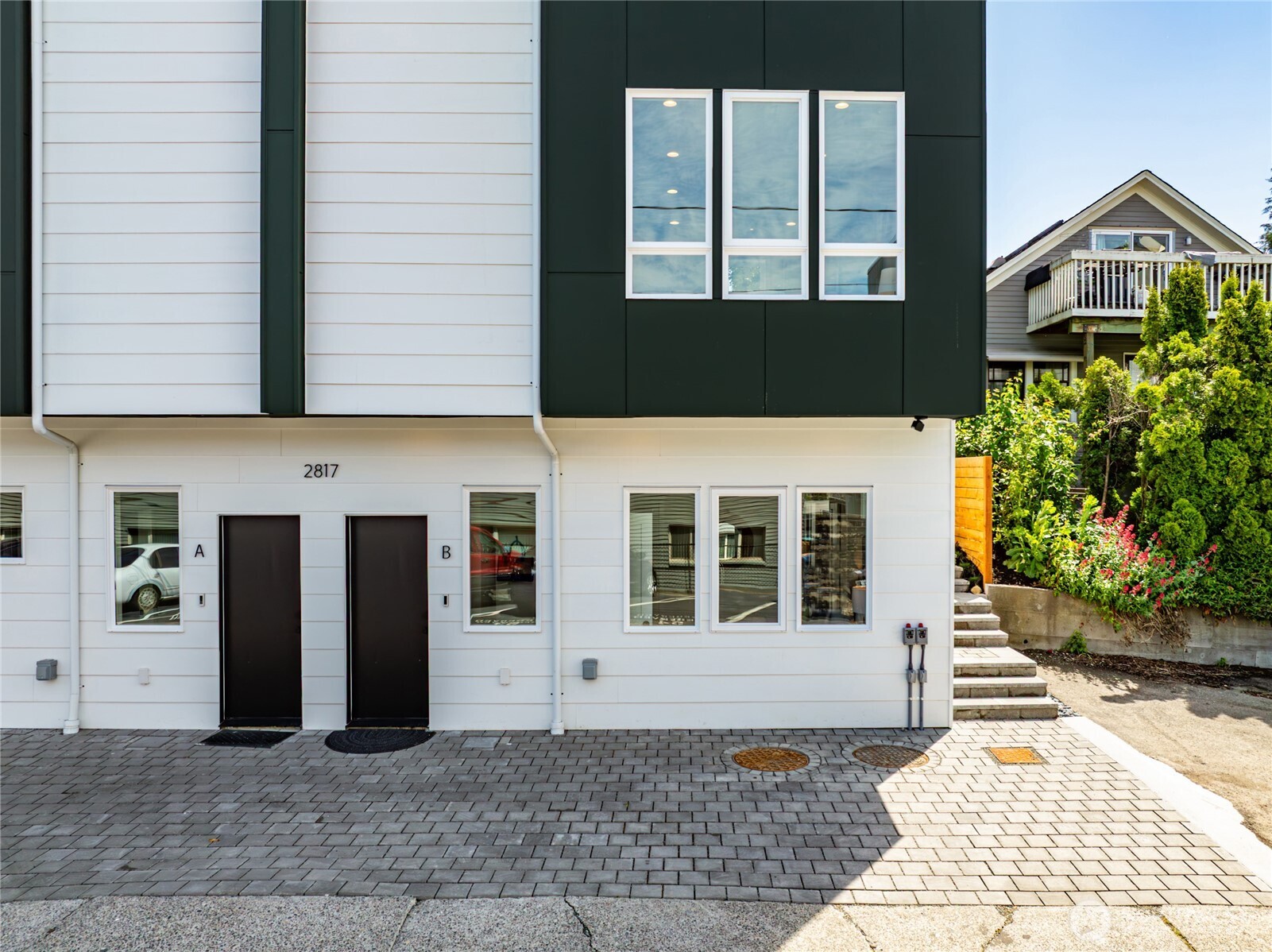 2817 Franklin Avenue East, Unit B Seattle, WA 98102 - Photo 23 of 24 a front view of a house with windows