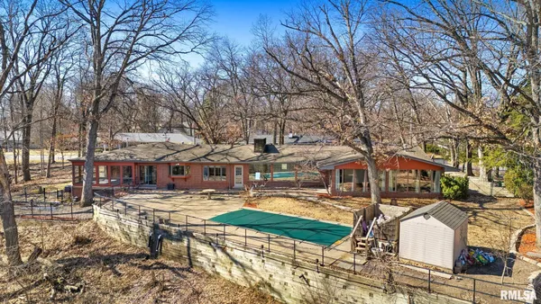 $639,000 | 204 West Detweiller Drive, Peoria, IL 61615