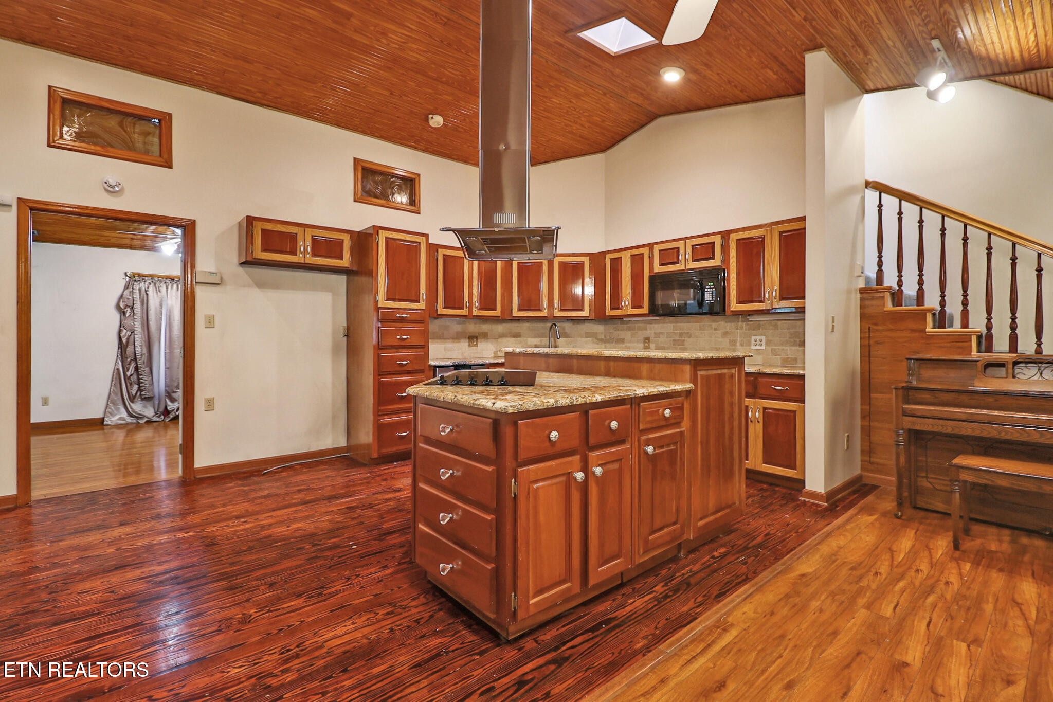 395 Ashley Lane Oneida, TN 37841 - Photo 11 of 40