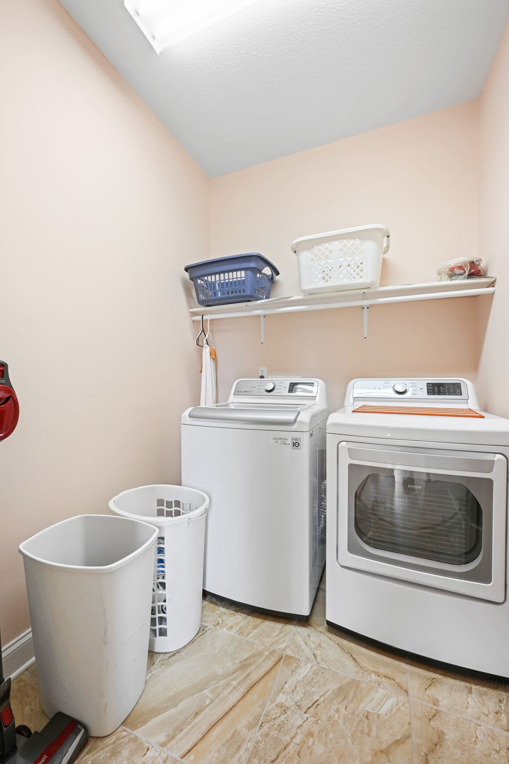 850 Sable Road Spring City, TN 37381 - Photo 42 of 56 a utility room with dryer and washer