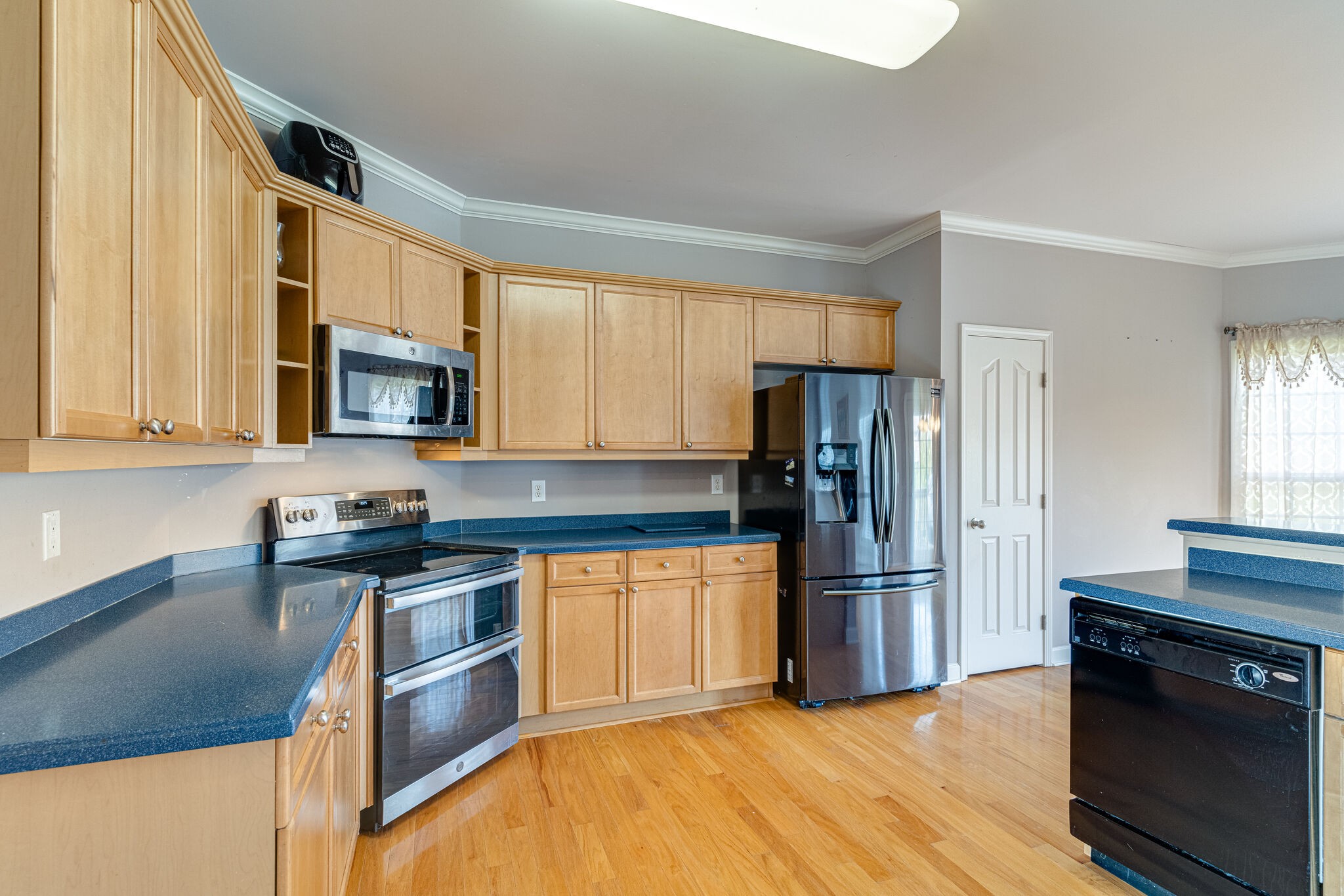 1028 Grider Drive Gallatin, TN 37066 - Photo 14 of 47 a kitchen with granite countertop a refrigerator stove top oven and sink