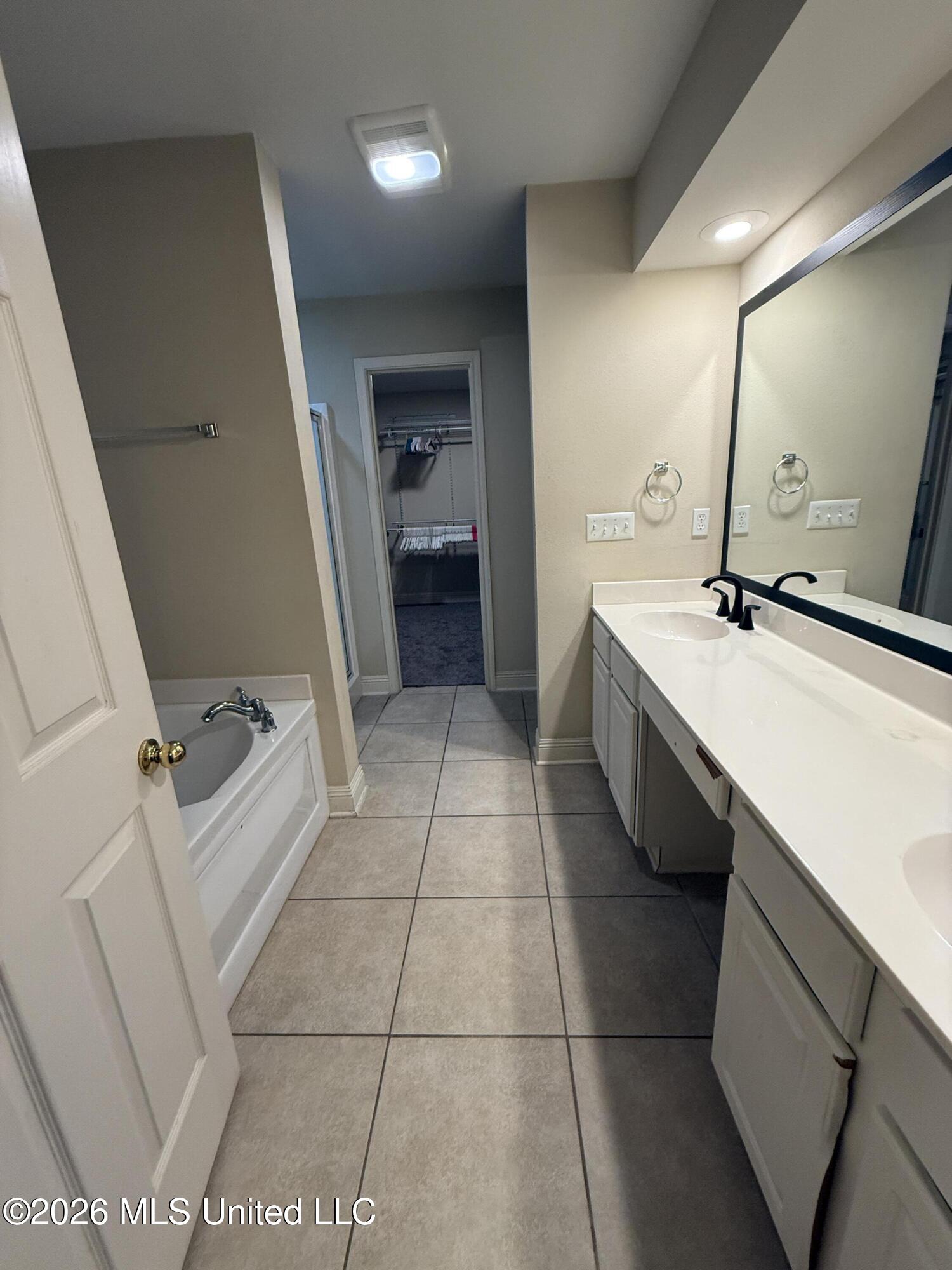 7709 Clamshell Avenue Ocean Springs, MS 39564 - Photo 10 of 19 20260606_154524501_iOS