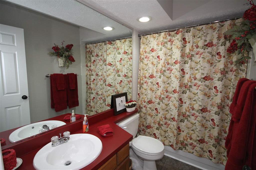 94 Lookout Ridge Drive Columbus, IN 47201 - Photo 11 of 15 Gallery Image 11