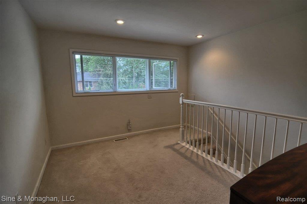 5 Hampton Road Grosse Pointe, MI 48236 - Photo 15 of 28 2nd Floor Landing.jpg