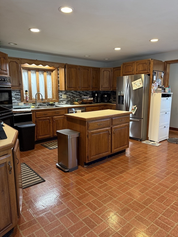 359 Mishawum Road Woburn, MA 01801 - Photo 3 of 16