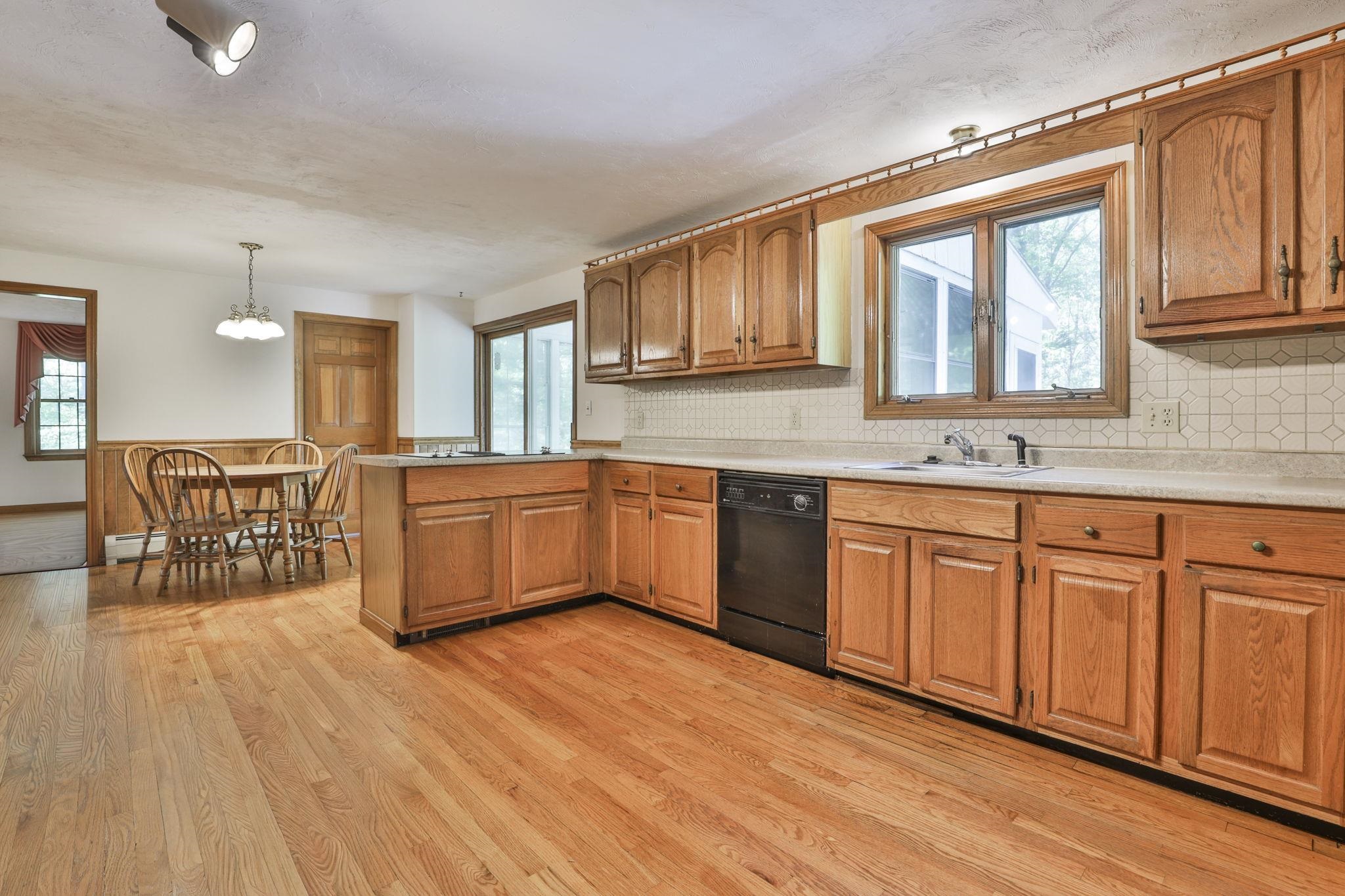 69 Stowell Road Bedford, NH 03110 - Photo 15 of 46