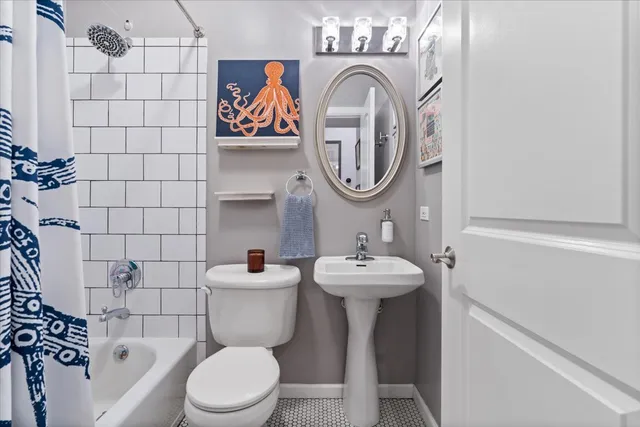 $3,100 | 1048 West Lawrence Avenue, Unit 2, Chicago, IL 60640