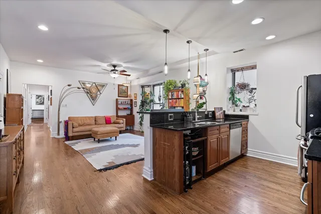 $3,100 | 1048 West Lawrence Avenue, Unit 2, Chicago, IL 60640