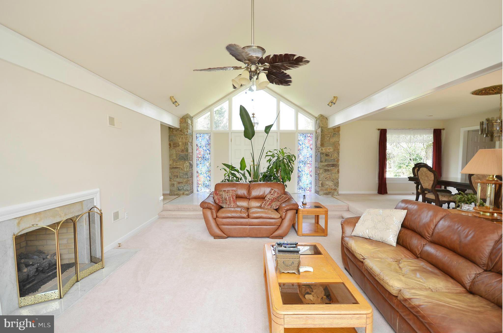 39238 Foxhill Road Leesburg, VA 20175 - Photo 4 of 30 Living Room