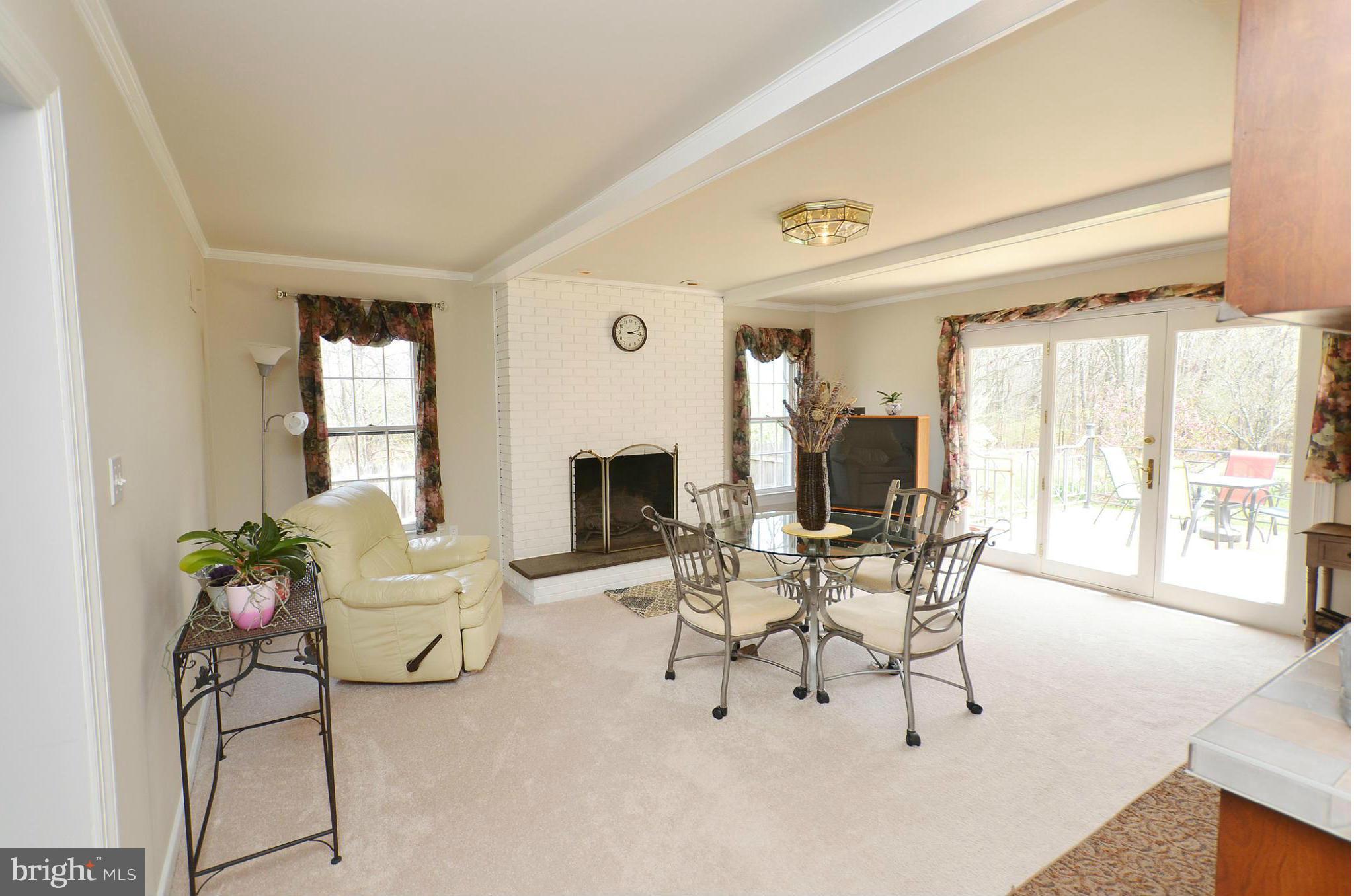 39238 Foxhill Road Leesburg, VA 20175 - Photo 5 of 30 Family Room