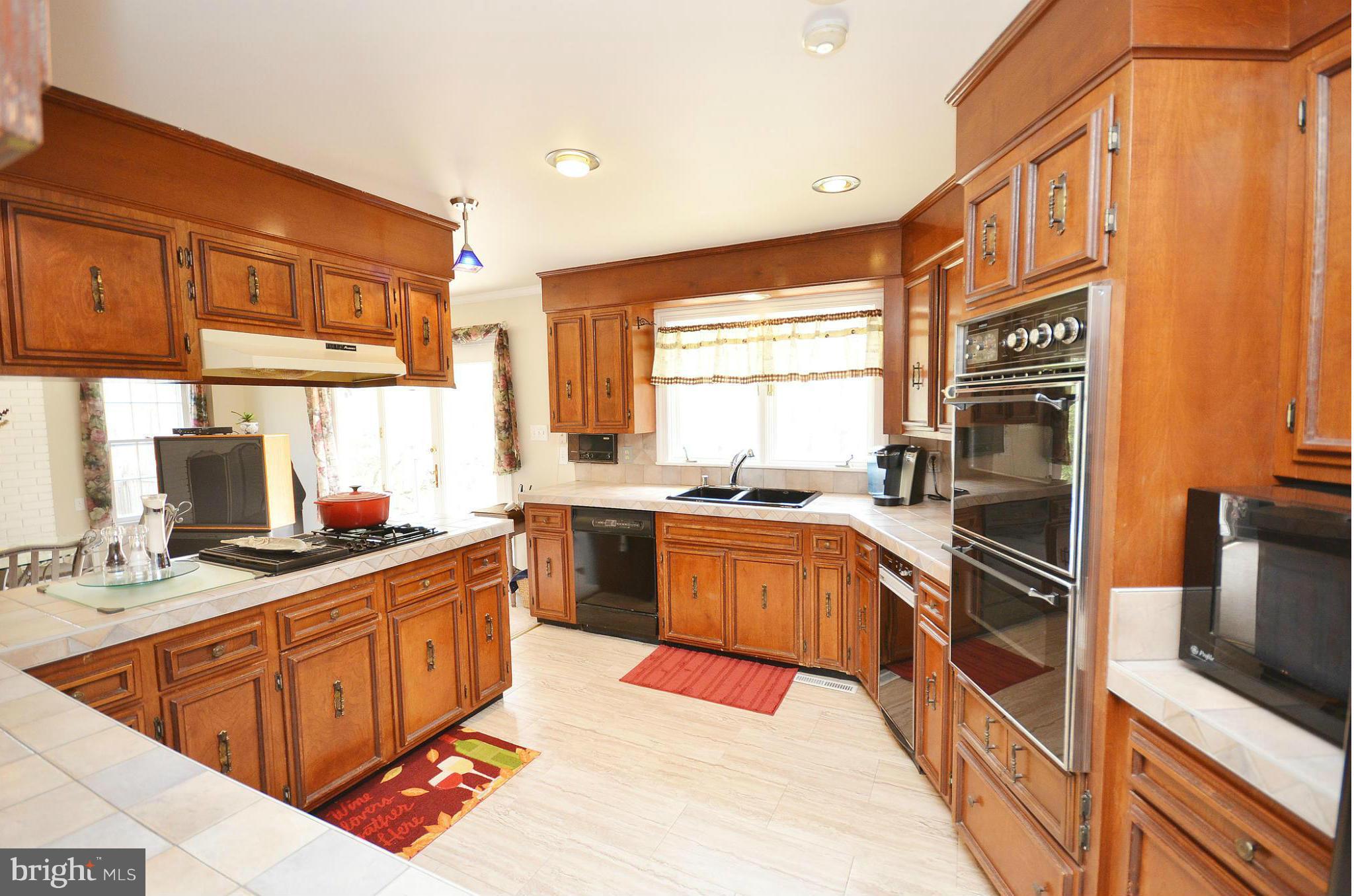 39238 Foxhill Road Leesburg, VA 20175 - Photo 6 of 30 Kitchen