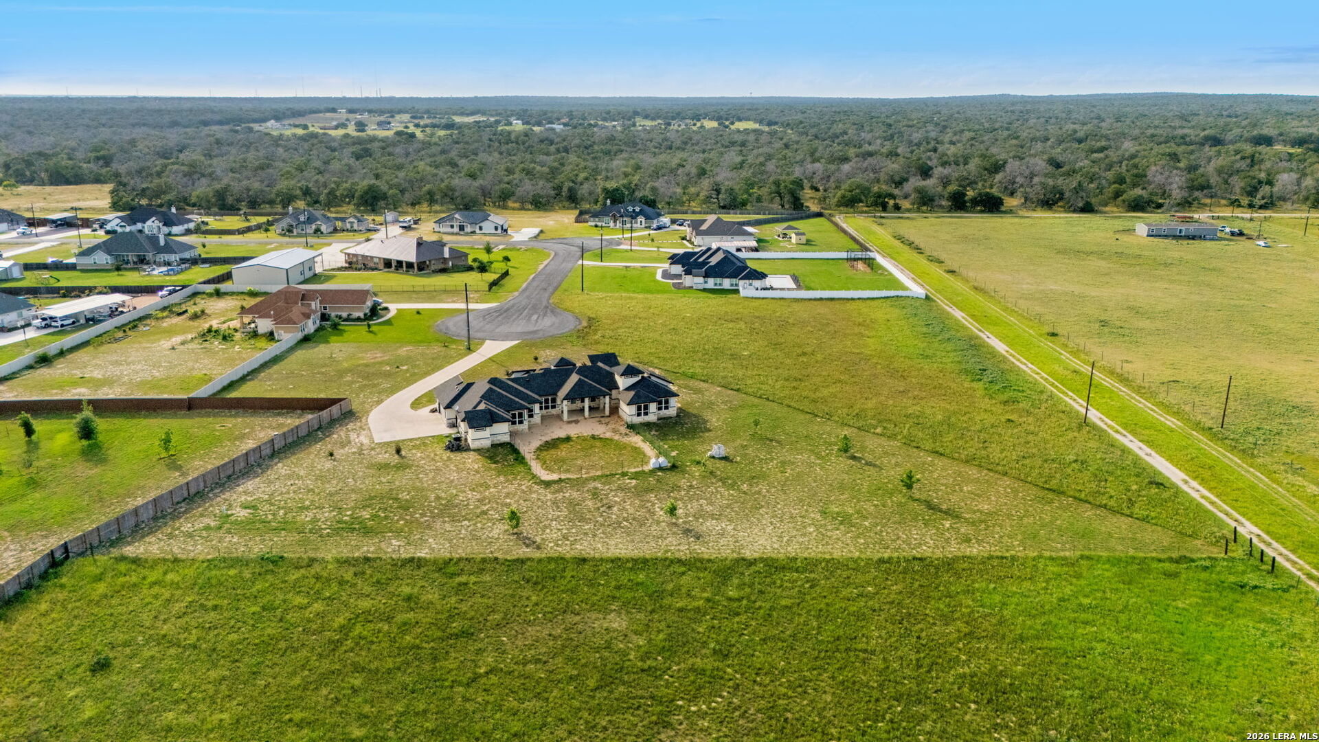137 Ranchers Way Floresville, TX 78114 - Photo 4 of 46