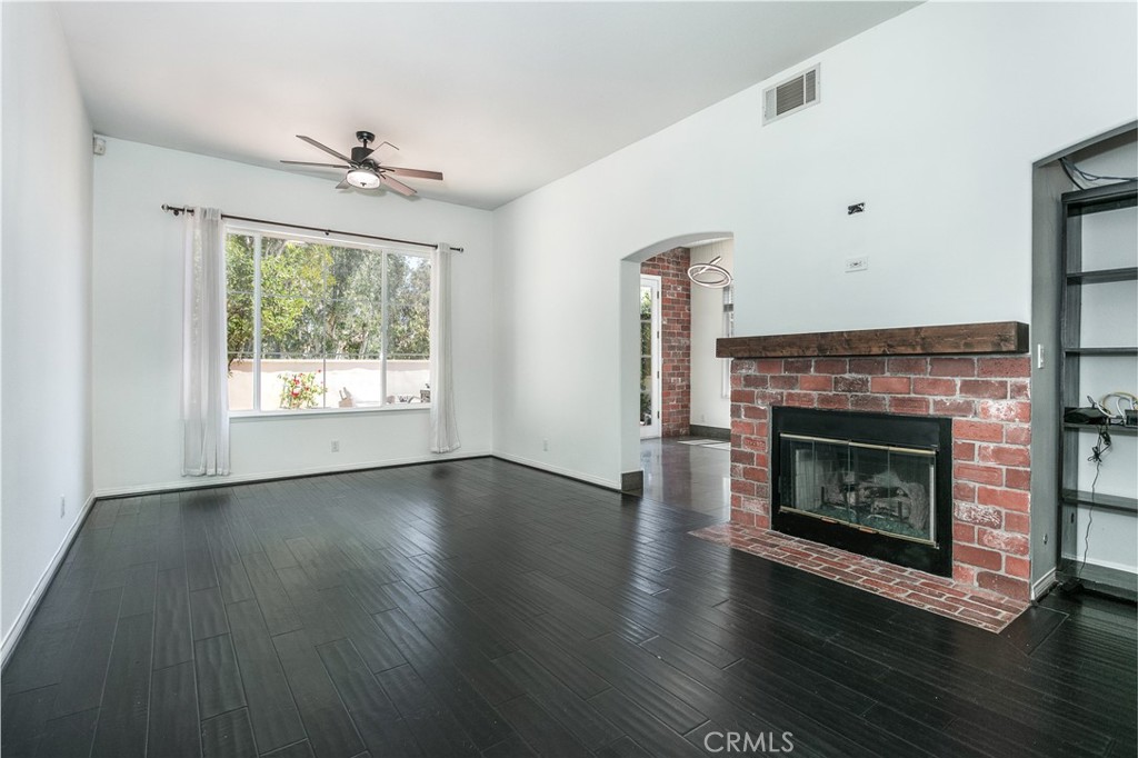 1175 Corte Riviera Camarillo, CA 93010 - Photo 4 of 33 Gallery Image 4