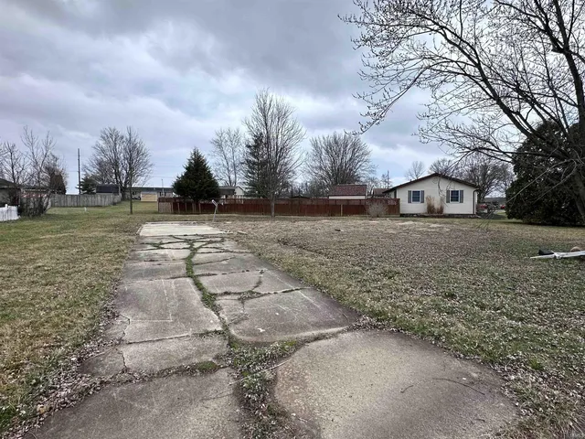 $25,900 | 469 Indiana Avenue, Parker City, IN 47368