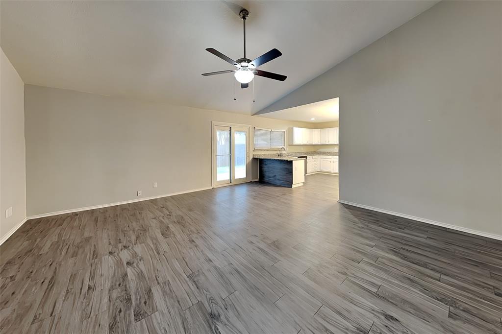 2611 Sprucewood Lane Euless, TX 76039 - Photo 3 of 18