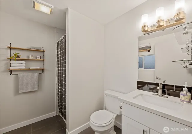 $939,900 | 215 Hubbard Road, Lynnwood, WA 98036