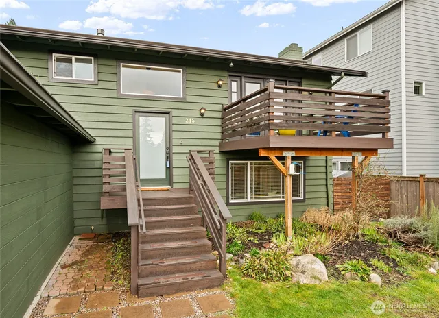 $939,900 | 215 Hubbard Road, Lynnwood, WA 98036