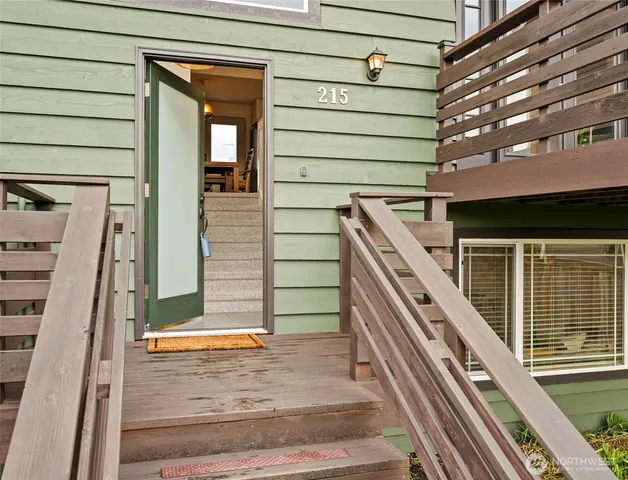 $939,900 | 215 Hubbard Road, Lynnwood, WA 98036