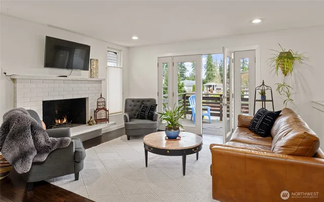 $939,900 | 215 Hubbard Road, Lynnwood, WA 98036